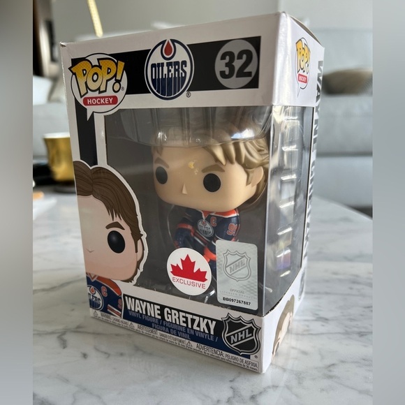 NEW WAYNE GRETZKY Funko Pop! Hockey #32 Edmonton Oilers Figure Canada Exclusive - Picture 3 of 8